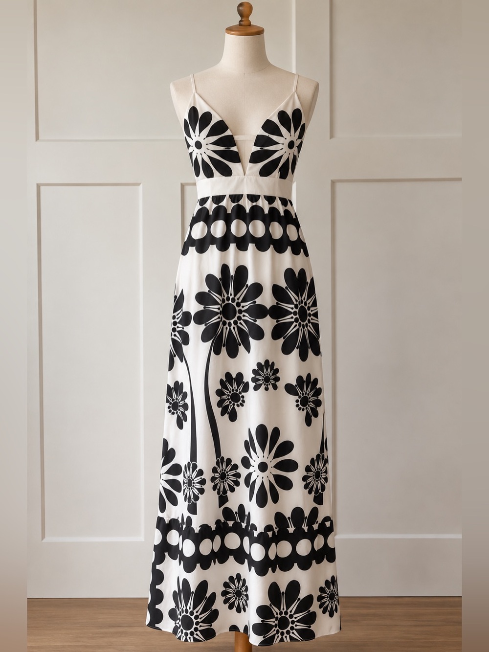 Black & White Retro Floral Spaghetti Strap Maxi Dress